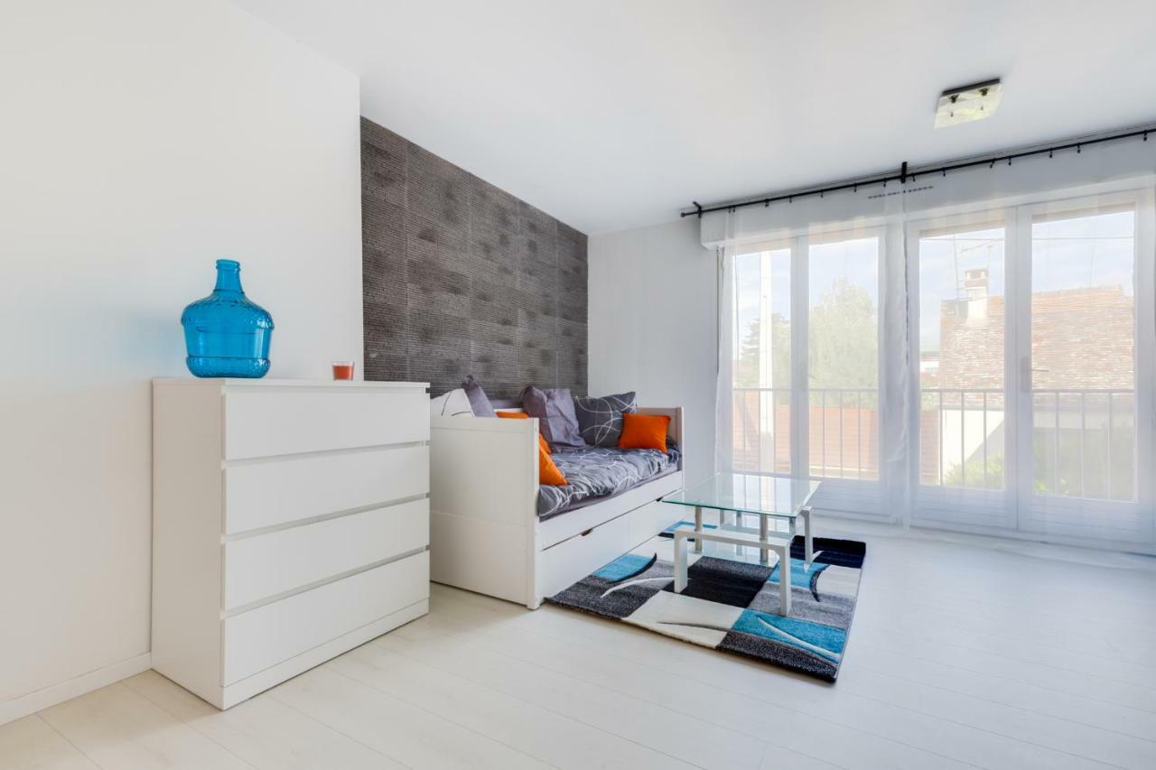 Modern Apart City Mantes-la-Jolie Exterior photo